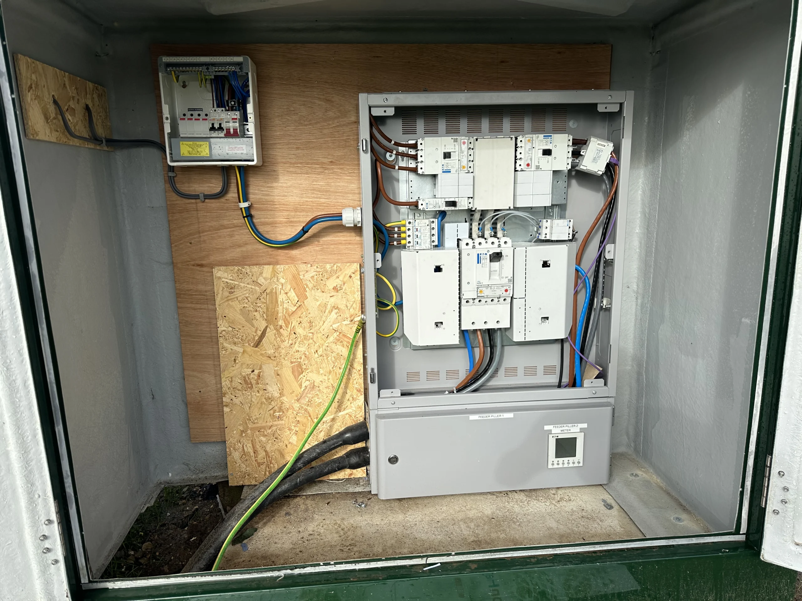 Meter and distribution board in a supply cabinet